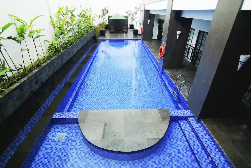 Sutasoma Hotel Jakarta Exteriör bild